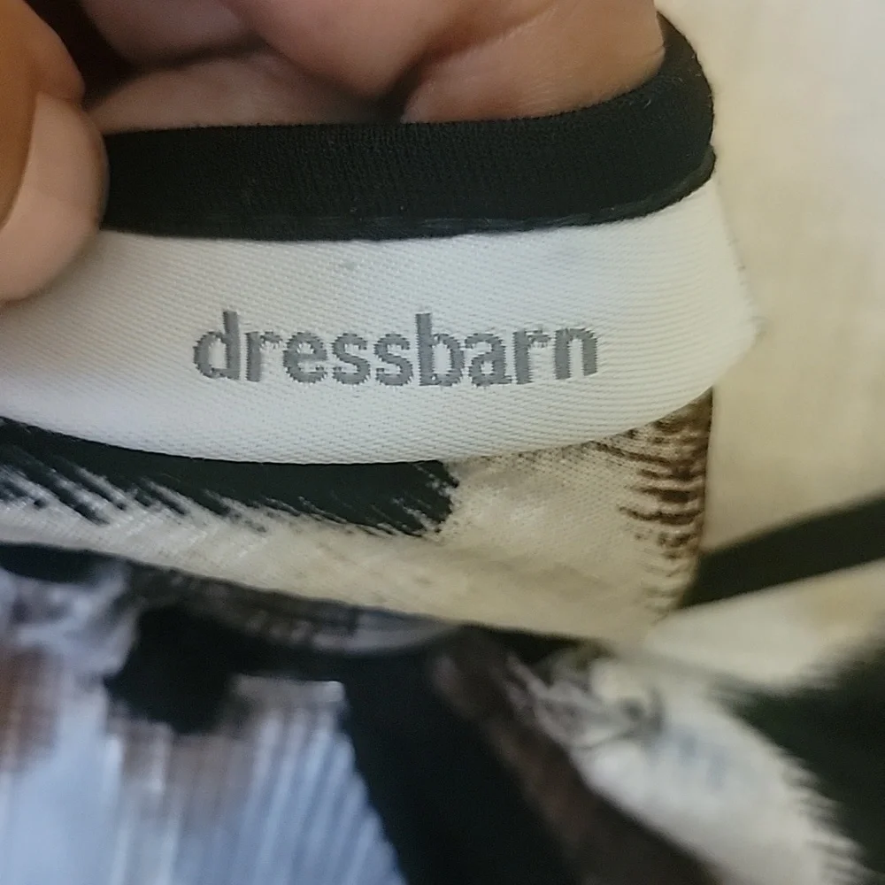 HOST PICK- Stylish Black and Brown Women's Top by dressbarn [NEEDS REPAIR] - Picture 3 of 4